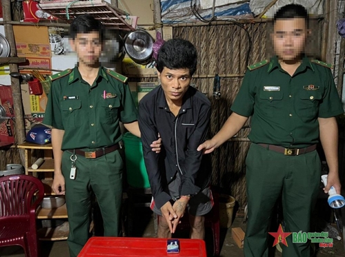 Bộ đội Biên phòng tỉnh Sóc Trăng triệt phá 2 vụ mua bán, tàng trữ trái phép chất ma túy